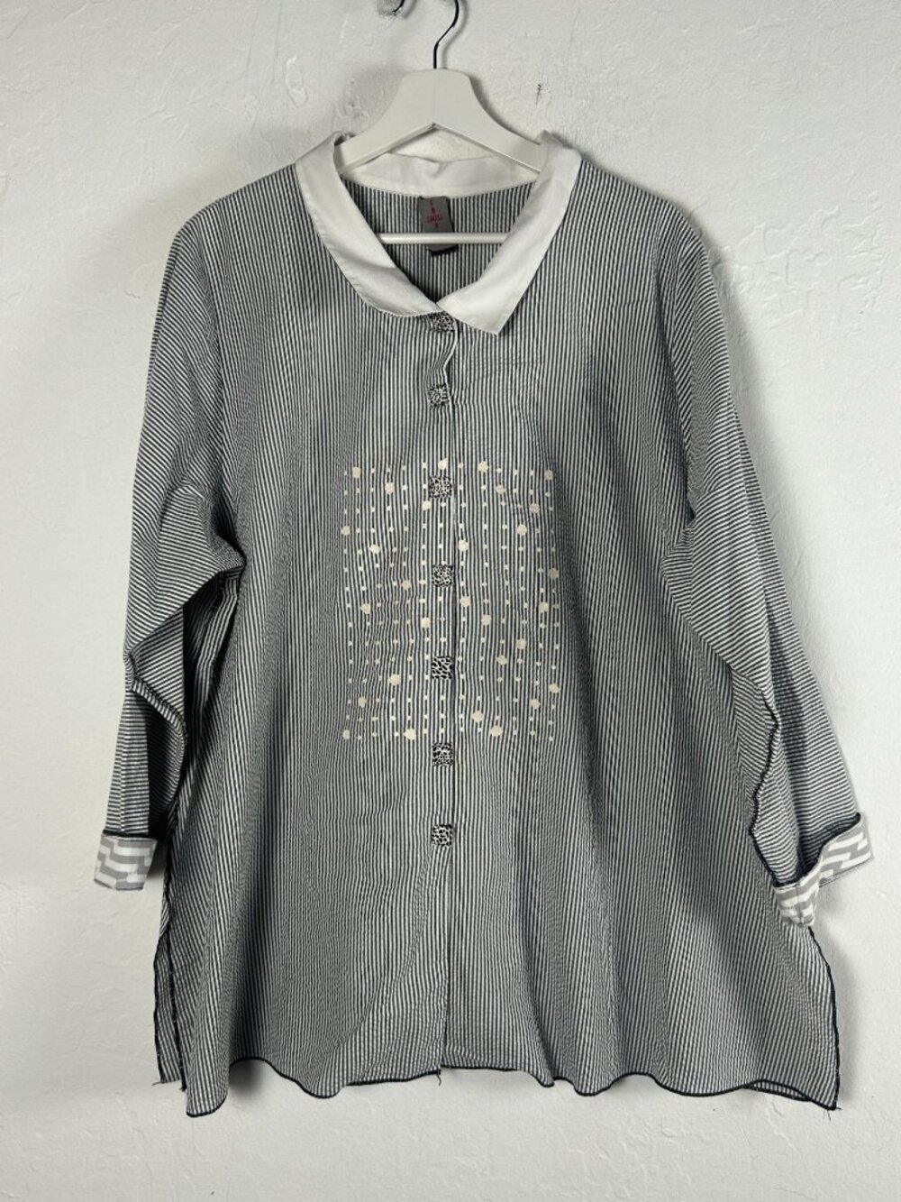 Deborah Cross Womens Black White Striped Textured Button-Up Blouse Tunic Top